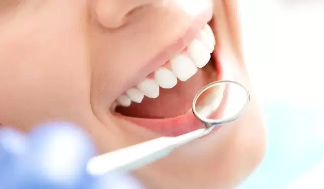 A method that uses laminate veneer teeth for aesthetic smiles